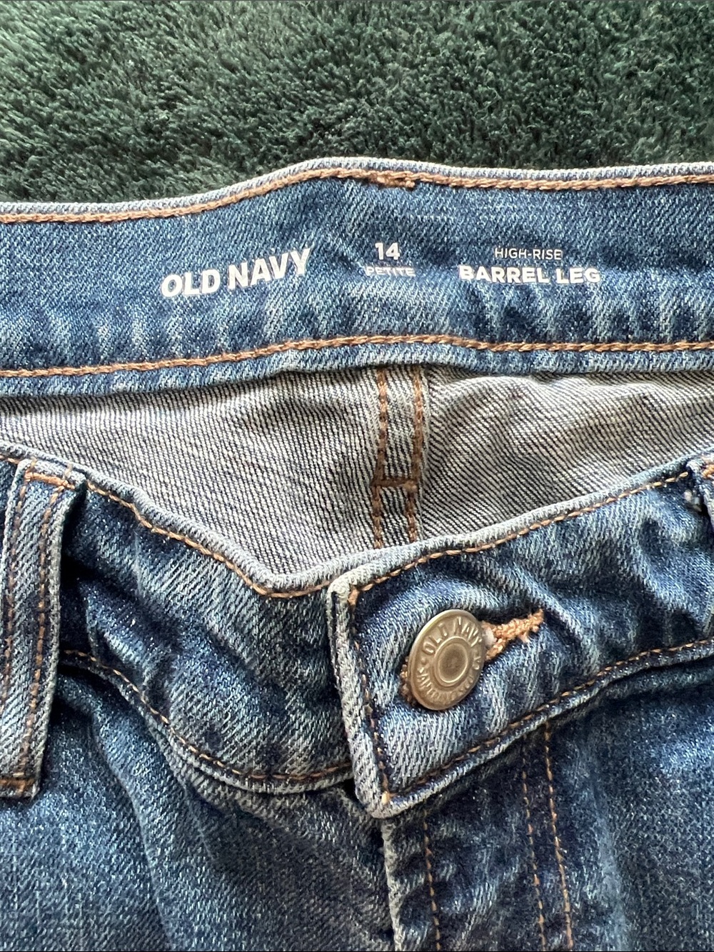 Old Navy petite high rise barrel leg Jeans - Picture 2 of 16